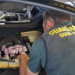 La Guardia Civil interviene en el Puerto de Algeciras 505 kilos de hachís ocultos en un turismo.