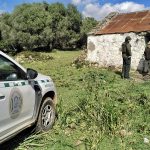 Los agentes de medio ambiente cuidan y asesoran durante la alarma por coronavirus a personas que viven aisladas en el campo