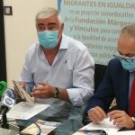 Márgenes y Vínculos comienza a repartir en la comarca su Guía de introducción al derecho de extranjería para profesionales