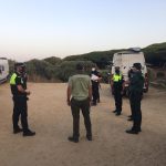 88 denuncias en una nueva operación conjunta contra la acampada ilegal en Tarifa