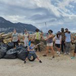 Verdemar y voluntarios recogieron 20 bolsas de desechos en el espigón de poniente en La Línea