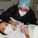 Candela, primera niña nacida en la provincia y Dylan, primer niño en la comarca