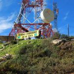 Verdemar despliega una pancarta contra la subestación eléctrica en Sierra Carbonera
