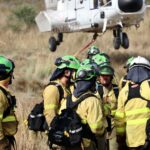 Casi mil efectivos trabajan ya en la extinción del incendio en Sierra Bermeja tras la incorporación de medios y recursos de otras CCAA