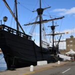 La réplica del primer barco que dio la vuelta al mundo puede visitarse en el Puerto de Sotogrande