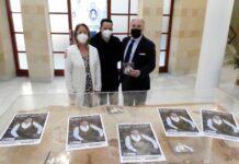 El artista David Cordobés presenta su nuevo disco al alcalde