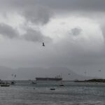 Protección Civil alerta por fuerte oleaje y vientos costeros en el Estrecho