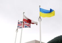 La bandera de Ucrania ondea en el número 6 de Convent Place