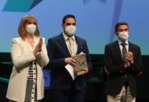 La Consejería de Igualdad reconoce la labor de la Asociación Roja Directa de Cádiz