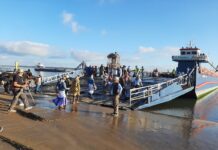 FOTOS | Comienzan los pasos por Bajo de Guía en Sanlúcar de Barrameda y el Vado del Quema en Aznalcázar