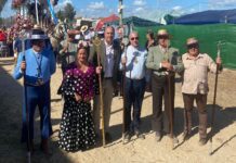 Presentación de la Hermandad del Rocío de San Roque ante la Virgen