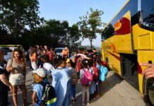 Recepción de 32 niños saharauis que vienen a pasar las vacaciones con familias de la comarca