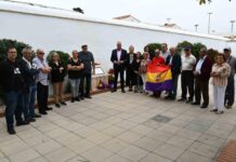Ofrenda floral en el cementerio del Casco con motivo del Día del Recuerdo a las Víctimas del franquismo