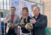 El delegado de Agricultura asiste a la presentación del nuevo proceso de etiquetado de la concha fina
