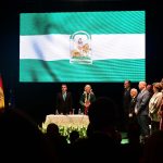 La Junta reconoce a personas y entidades de la provincia de Cádiz con las Banderas de Andalucía