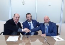 Bomberos, Ayuntamiento y la empresa Monteverde firman un convenio para la custodia del Magirus hasta su exposición pública