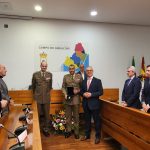 La Unidad Militar de Emergencias y el Regimiento de Artillería Antiaérea nº 74 reciben la Medalla de la Comarca