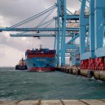 Verdemar pregunta si hubo vertidos en el incendio de la gabarra en el puerto de Algeciras