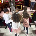 Los escolares de infantil consiguen recuperar el escudo del Ayuntamiento