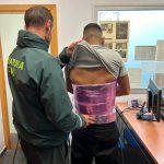 La Guardia Civil detiene a una persona con 5 kilos de hachís adosados a su cuerpo