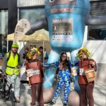 El pasacalles sobre el reciclaje orgánico recorrió las calles del centro de La Línea