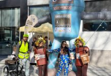 El pasacalles sobre el reciclaje orgánico recorrió las calles del centro de La Línea