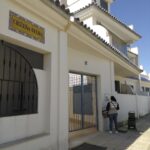 La campaña del contenedor marrón aterriza en Tarifa y refuerza su presencia en San Roque