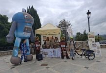 Más de 31.600 kits repartidos y miles de vecinos informados consolidan el éxito de la campaña “Este marrón vale la pena” en el Campo de Gibraltar