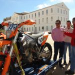 Motoclub Enduro Cross San Roque lleva ropa y juguetes al Sáhara