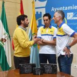 El Ayuntamiento felicita a los ciclistas que han representado a Algeciras en la Titan Desert 2017 al proclamarse subcampeones