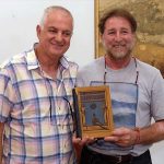 José Netto dona a la Casa de la Memoria cinco tomos de El Hombre y la Tierra, obra de Eliseo Reclús que perteneció a un anarquista refugiado en Gibraltar